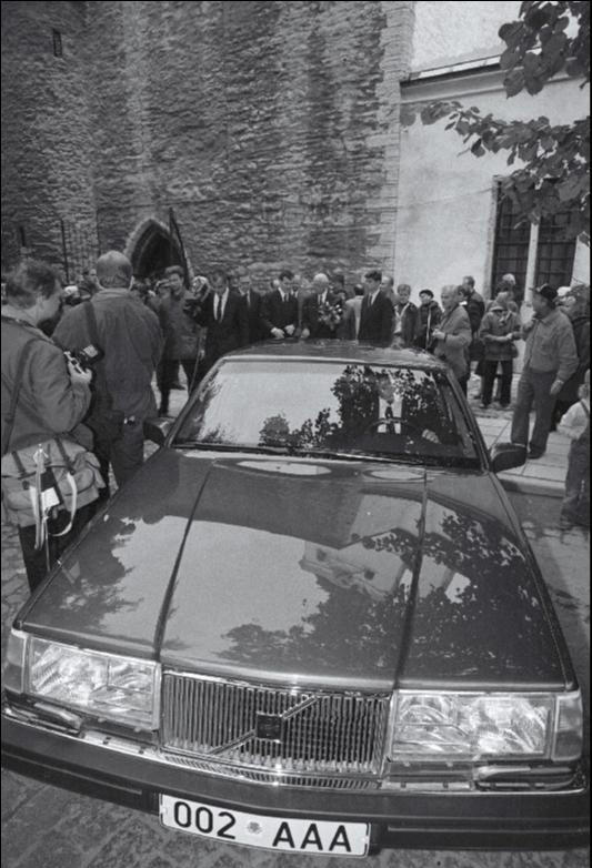 President Lennart Meri ametisse astumise tseremoonia Tallinna Toomkirikus oktoobris 1992. President Lennart Meri ametisse astumise tseremoonia Tallinna Toomkirikus oktoobris 1992.